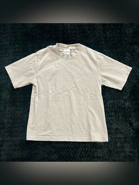 Sacre Beige Essential T-Shirt Size XS